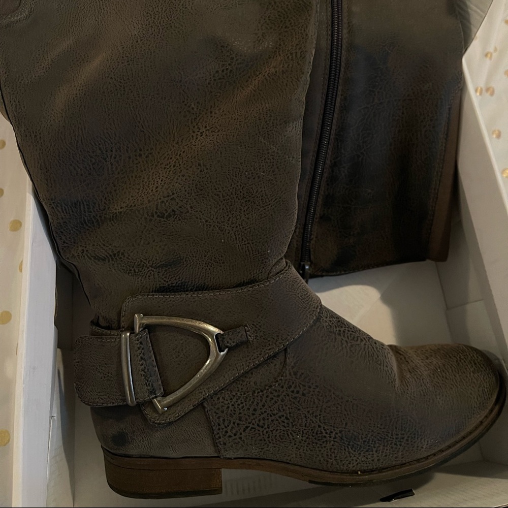 Wide calf size 9 boots